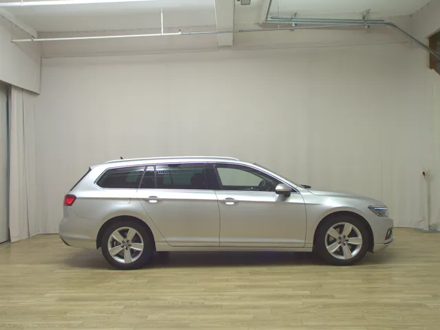 Volkswagen Passat Var. 2.0 TDI Elegance
