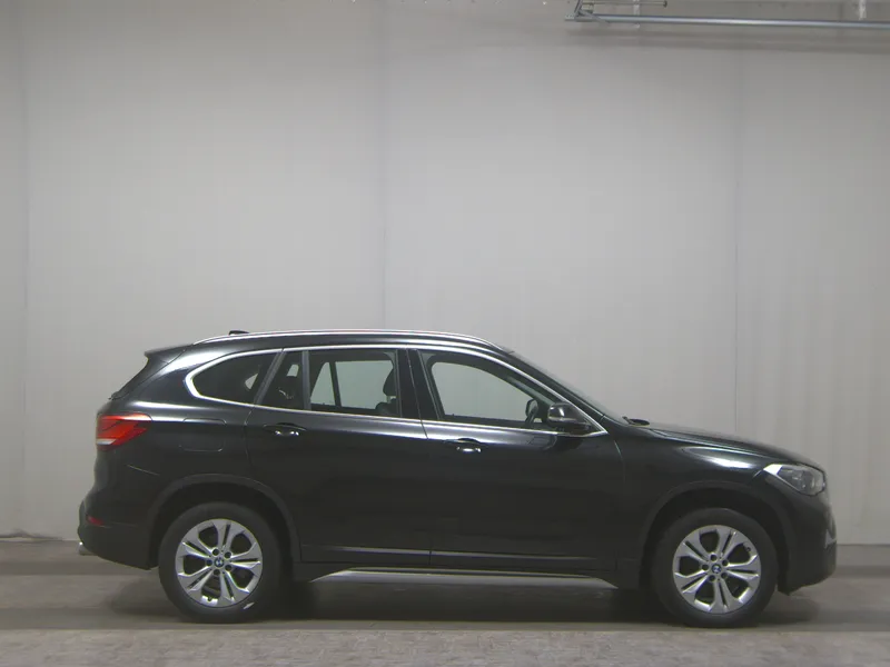 BMW X1 sDrive20d X-Line T-Leder Navi LED HiFi PDC - fotografija vozila