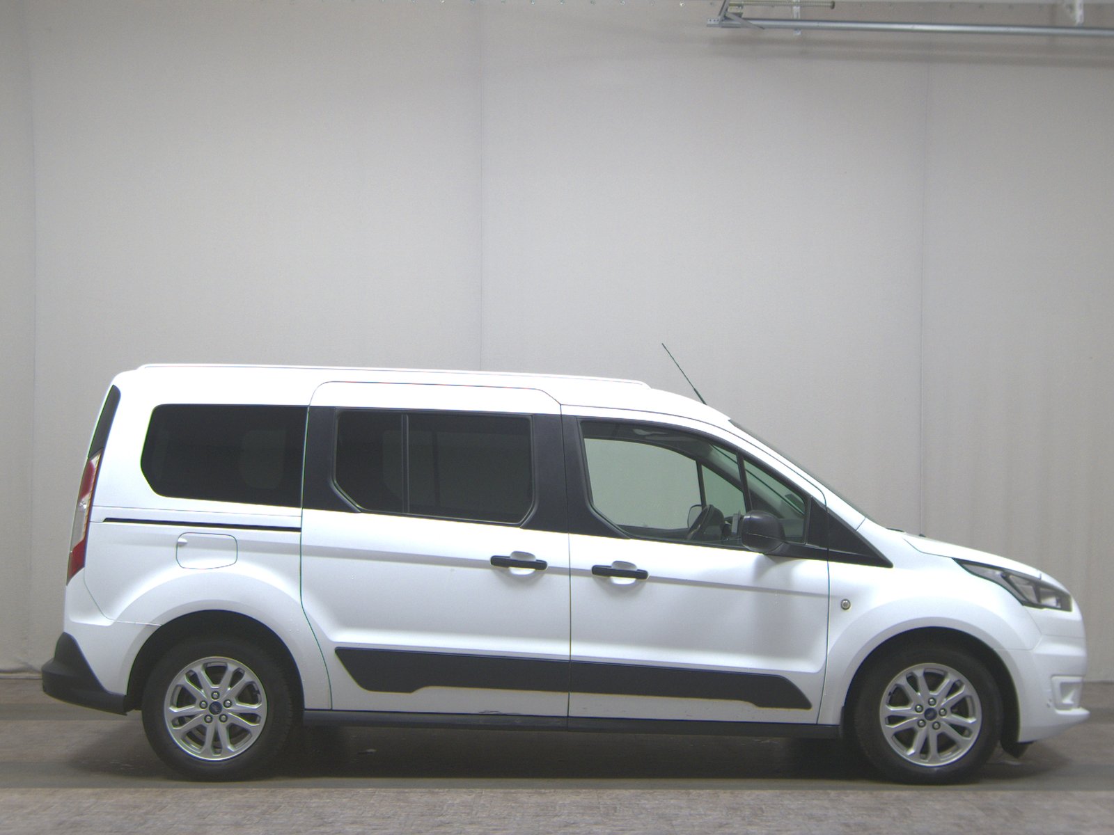 Ford Grand Tourneo