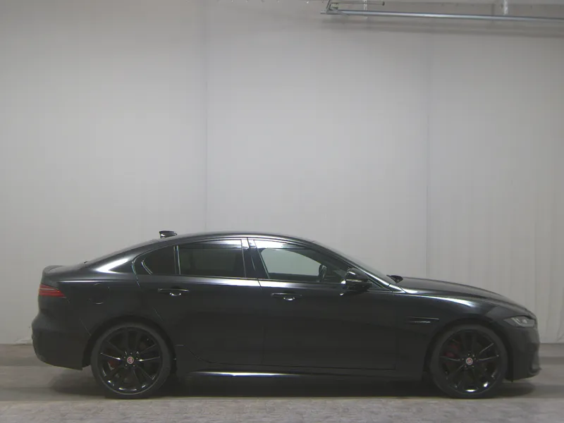 Jaguar Xe D 200 AWD R-Dynamic