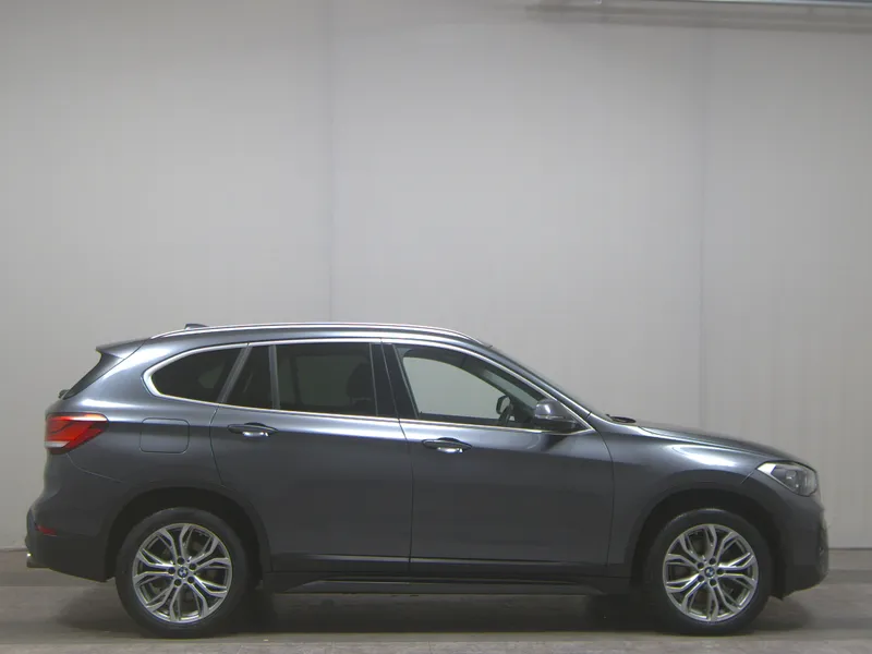 BMW X1 sDrive20d Sport-Line Navi LED HiFi RfK AHK - fotografija vozila