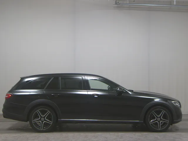 Mercedes-Benz E 220 T d 4M