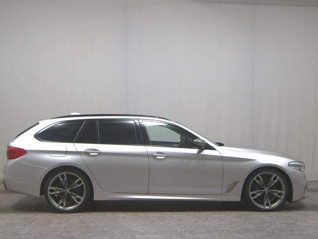 BMW M550 Touring XDr Navi LED Leder HuD Bowers Pano BMW M550 Touring XDr Navi LED Leder HuD Bowers Pano