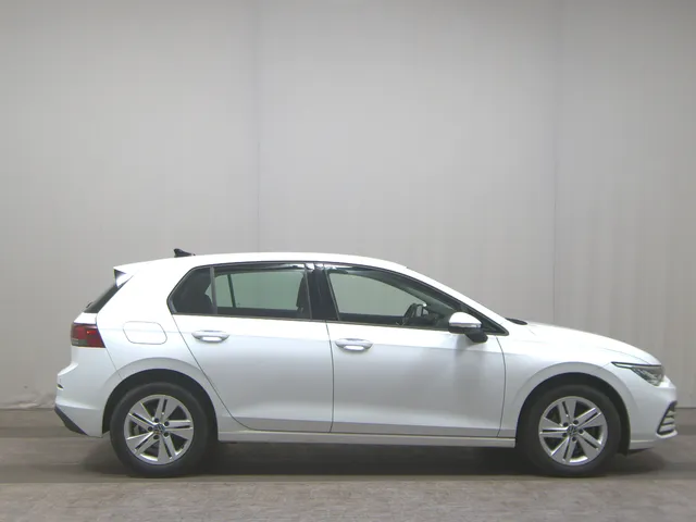 Volkswagen Golf-8 1.5 TSI Life