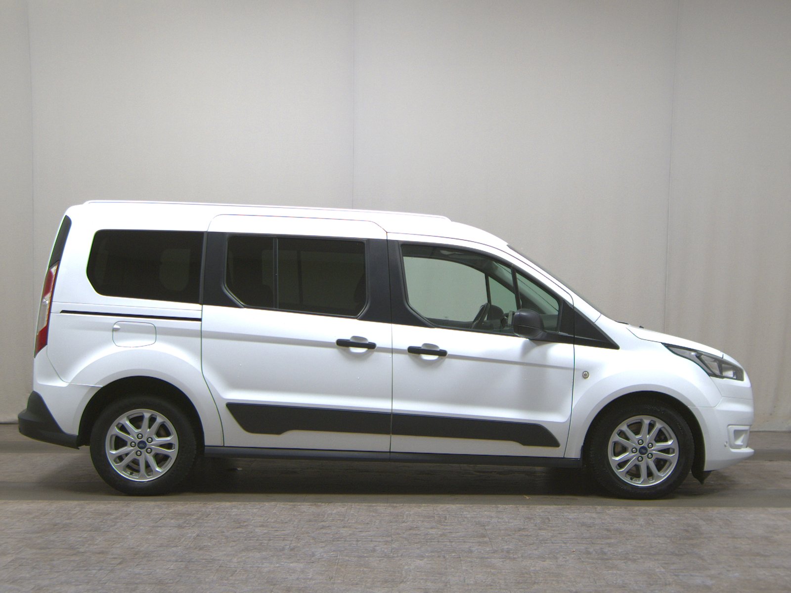 Ford Grand Tourneo