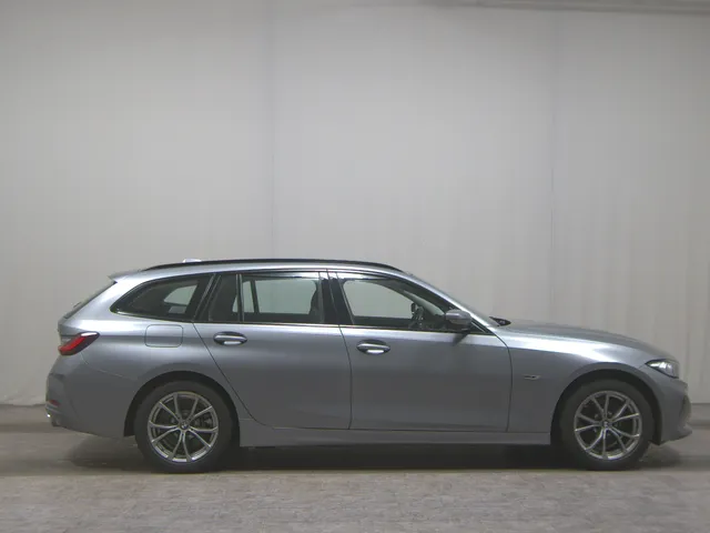BMW 330e Touring