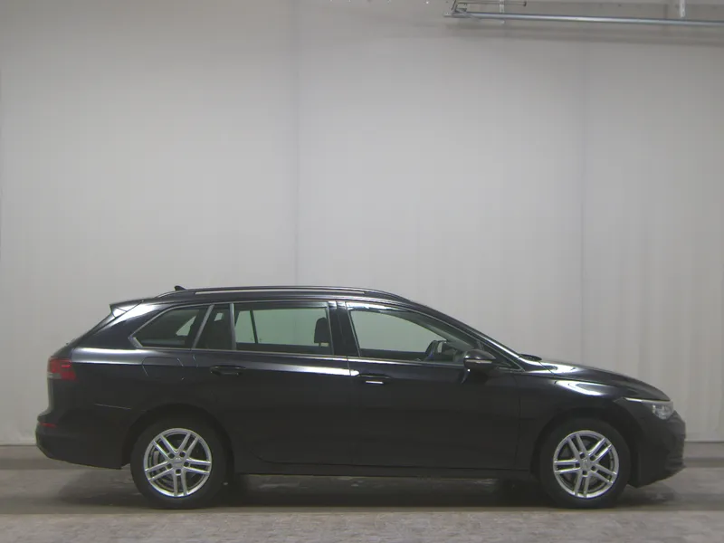 Volkswagen Golf-8 Var. 2.0 TDI Life Navi DC LED+ ACC Shz - fotografija vozila