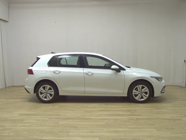 Volkswagen Golf-8 2.0 TDI Life