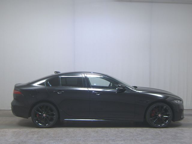 JAGUAR XE P250 AWD R-Dynamic Leder Navi LED 360° ACC