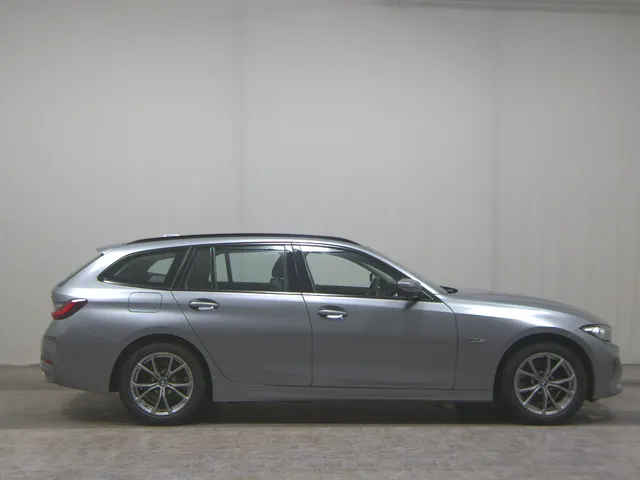 BMW 330e Touring