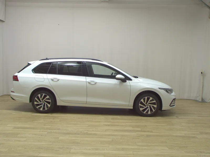 Volkswagen Golf-8 Var. 2.0 TDI Life Navi vorb. LED DC ACC - fotografija vozila