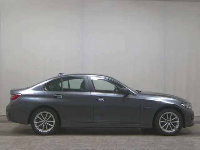 BMW 320e Advantage