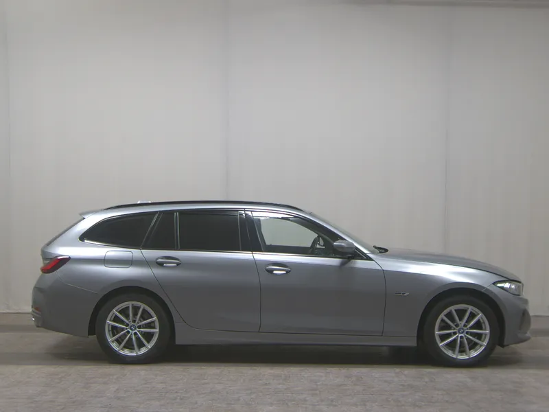 BMW 330e Touring