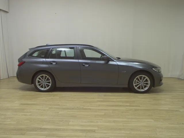 BMW 330e Touring