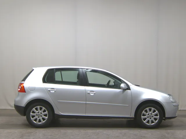 Volkswagen Golf-5 1.6 FSI