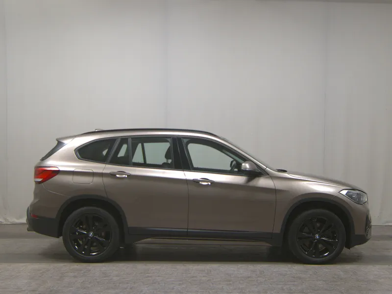 BMW X1 sDrive20i Sport-Line T-Leder LED PDC Pano - fotografija vozila