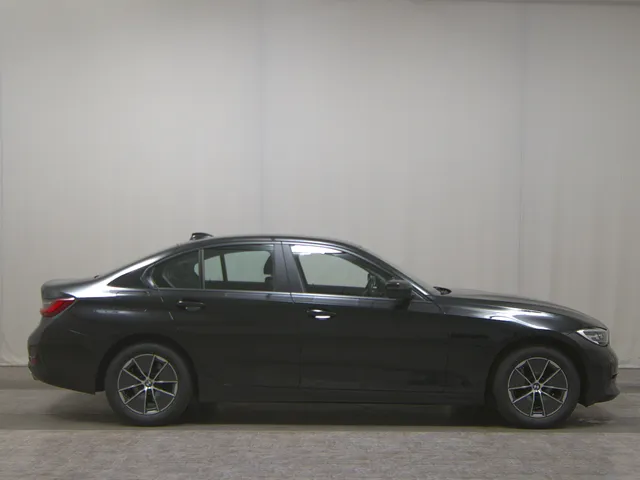 BMW 318dA Advantage AHK T-Leder