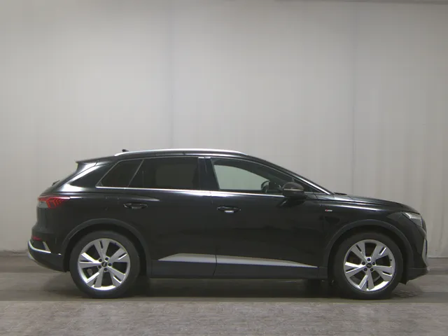 Audi Q4 e-tron 40 S-Line SPORTSITZE KLIMAAUT LED RADIO MFL
