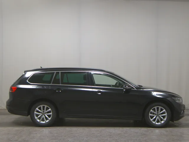 Volkswagen Passat Variant 2.0 TDI Business NAVI LED SHZ AHK RFK