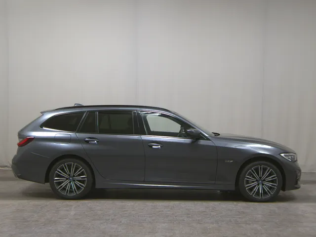BMW 330e Touring M-Sport