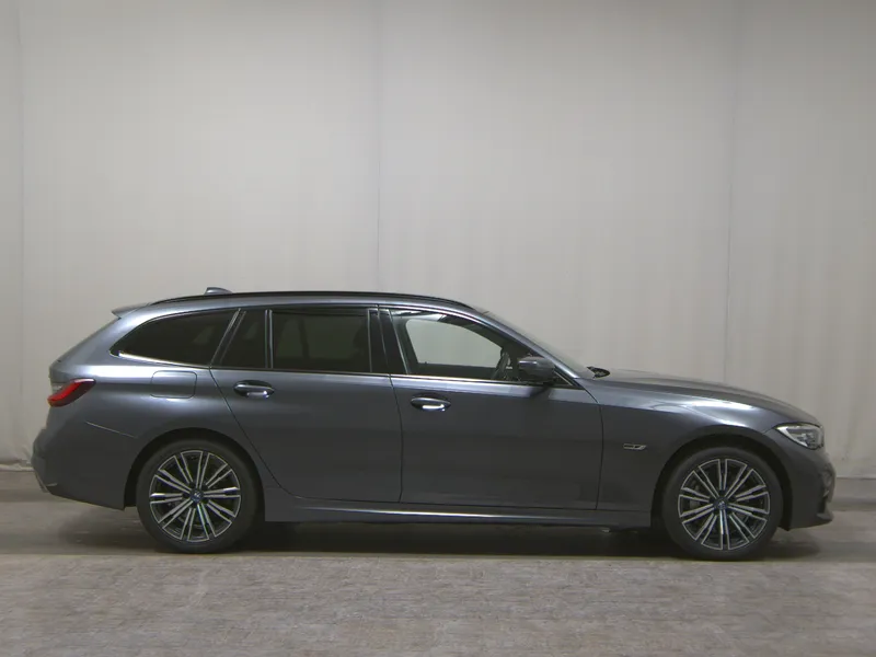 BMW 330e Touring M-Sport