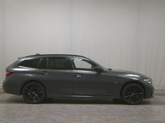 BMW 330e Touring M-Sport