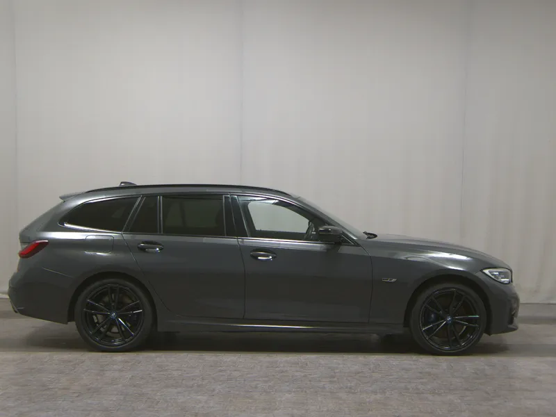 BMW 330e Touring M-Sport