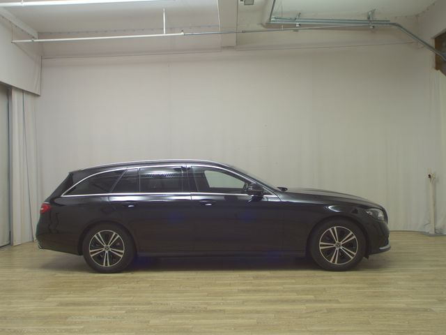 MERCEDES-BENZ E 220 T D Avantgarde T-Leder Navi LED Widescreen