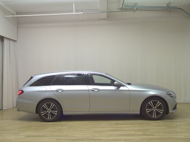 MERCEDES-BENZ E 220 T D Avantgarde T-Leder Navi LED Widescreen MERCEDES-BENZ E 220 T D Avantgarde T-Leder Navi LED Widescreen