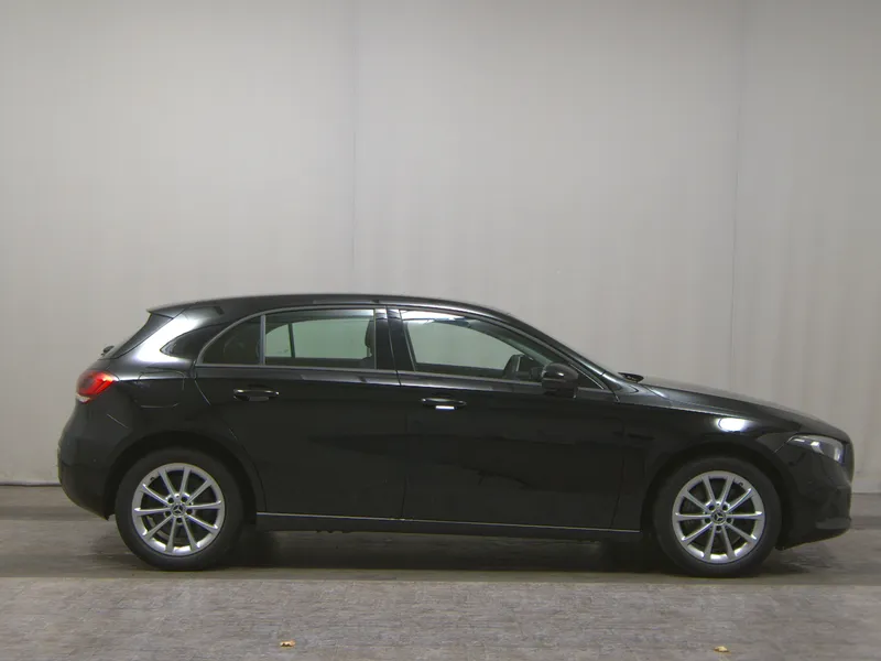 Mercedes-Benz A 250 e Navi LED MBUX PDC SHZ Lane