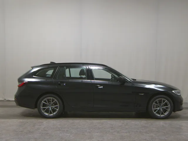BMW 330e Touring xDr Sport-Line
