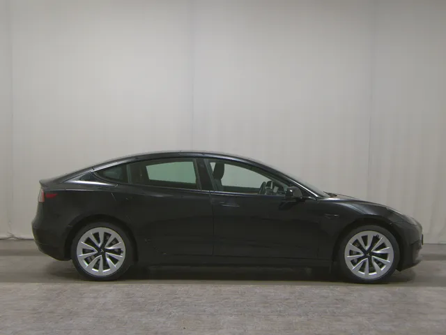 Tesla Model 3 Navi LED Pano Leder Wärmepumpe