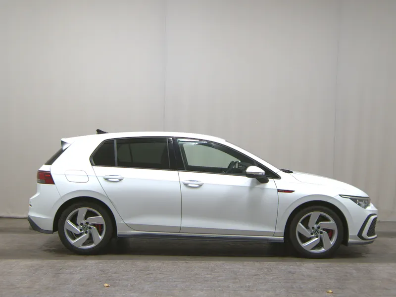 Volkswagen Golf-8 2.0 TSI GTI DC ACC - fotografija vozila