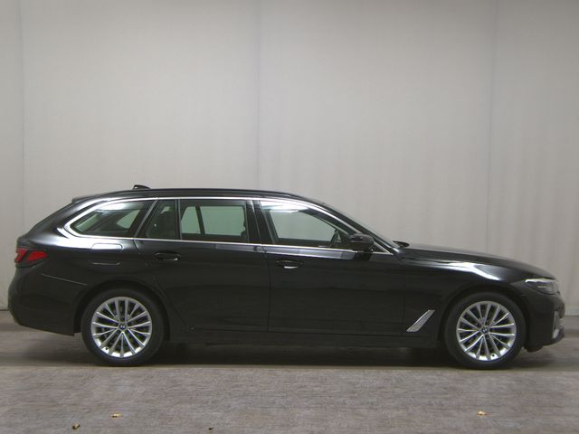 BMW 520iA Touring Luxury-Line LEDER NAVI RFK LED AHK BMW 520iA Touring Luxury-Line LEDER NAVI RFK LED AHK