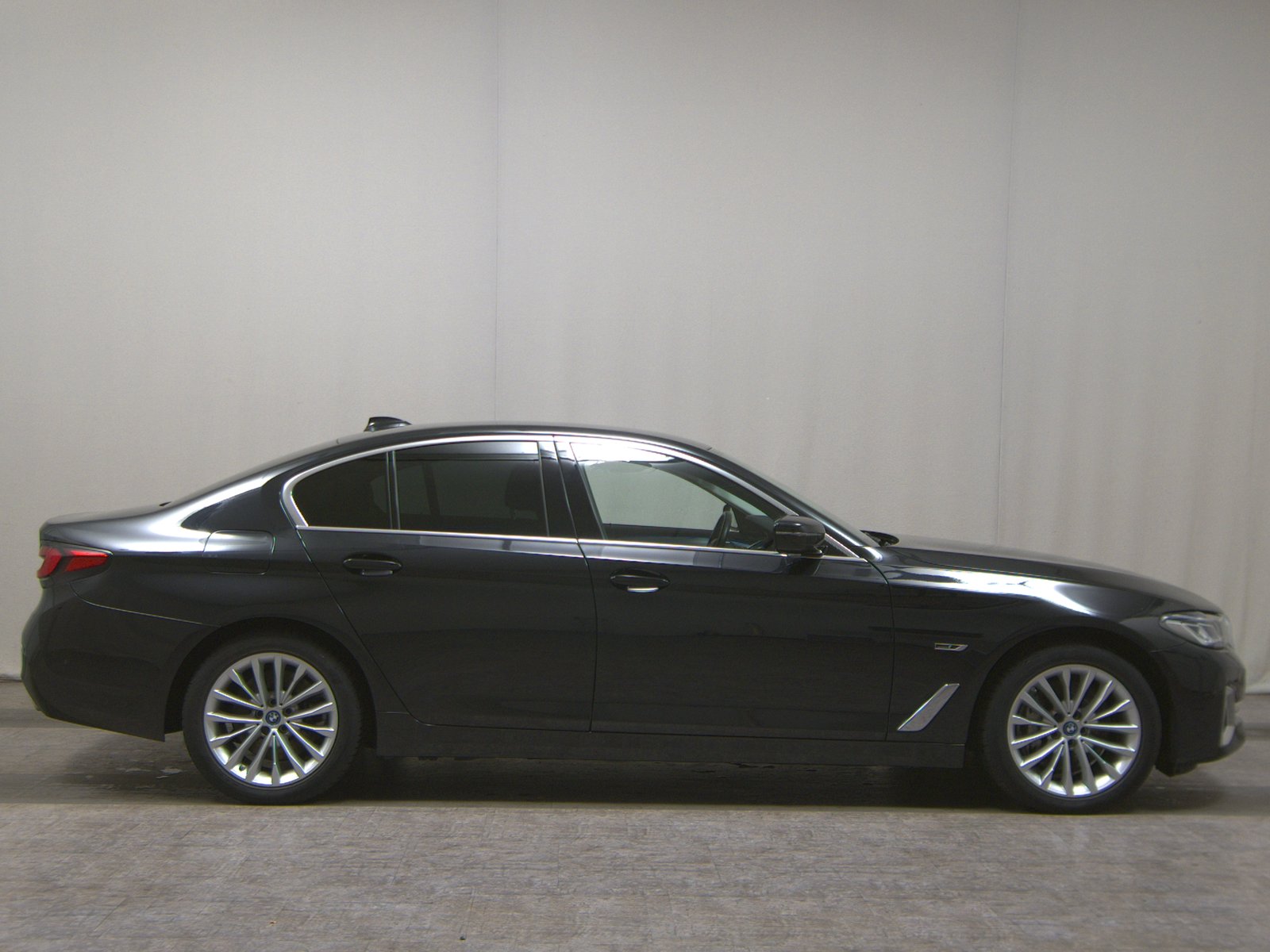BMW 545