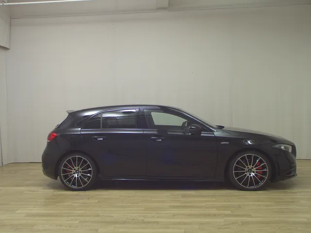 Mercedes-Benz A 35 AMG 4M